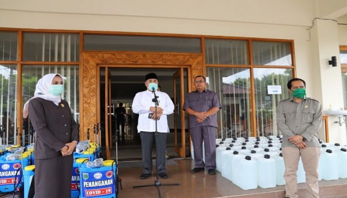 Anggota DPRD Kebumen Terima Bantuan Handsprayer dan Disinfektan
