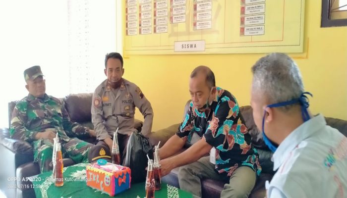 Forkopimcam Kutowinangun Monitoring MPLS dan Pembelajaran di Sejumlah Sekolah